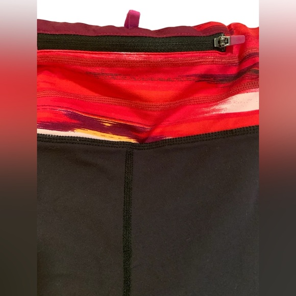Athleta Black Relay Capri Crop Tight Leggings Red Waistband Style 581326 Medium - Picture 6 of 8